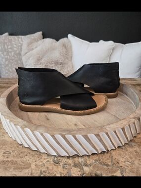 Born Black Leather Cross-Over Ankle Sandals. Great Condition!